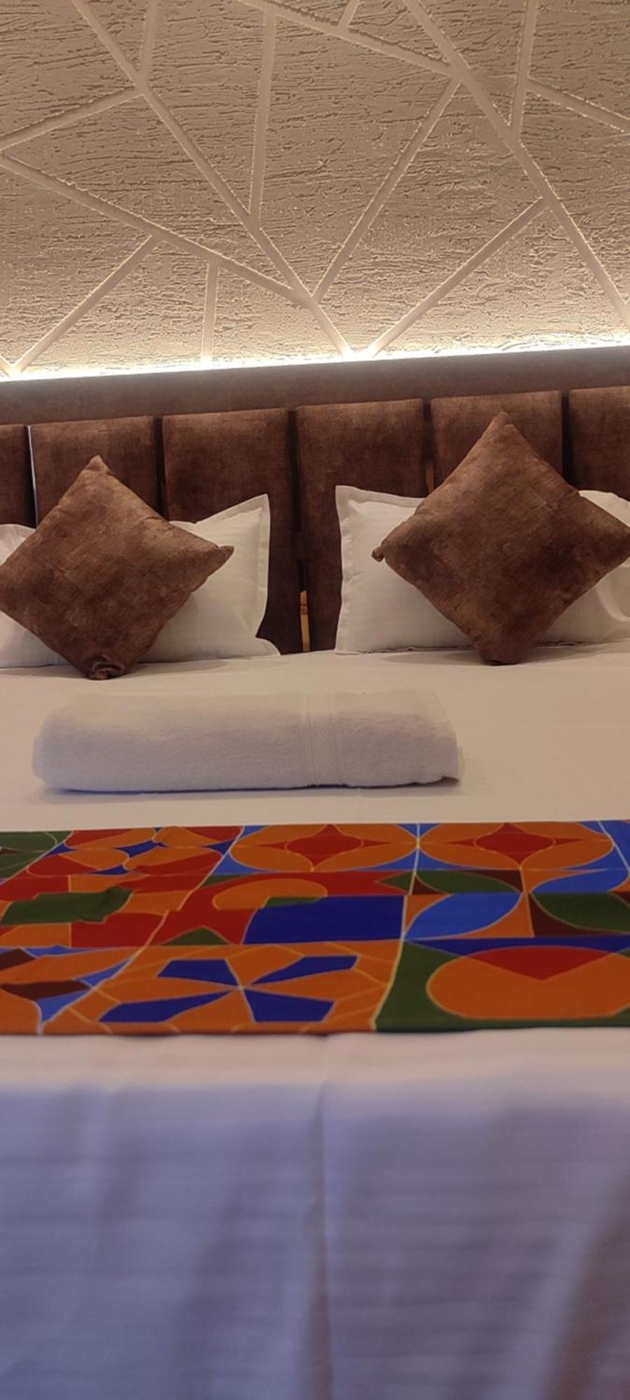 Hotel Ambika Dx Gwalior Exteriör bild