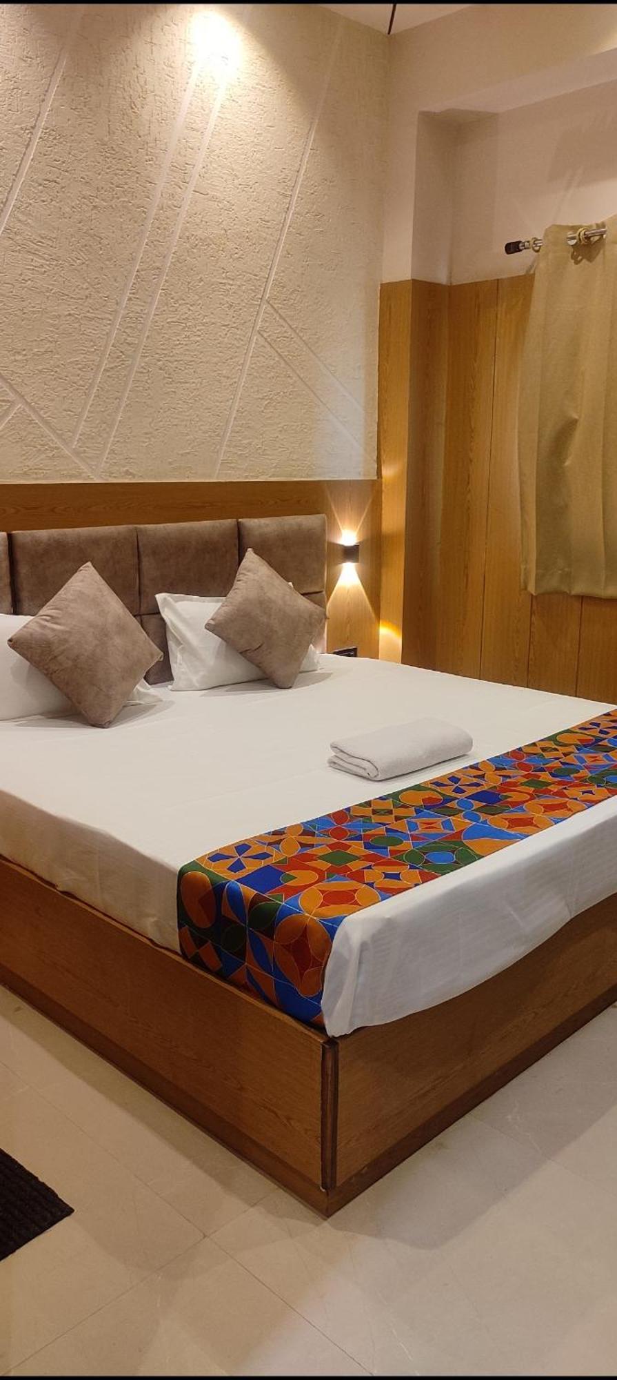 Hotel Ambika Dx Gwalior Exteriör bild
