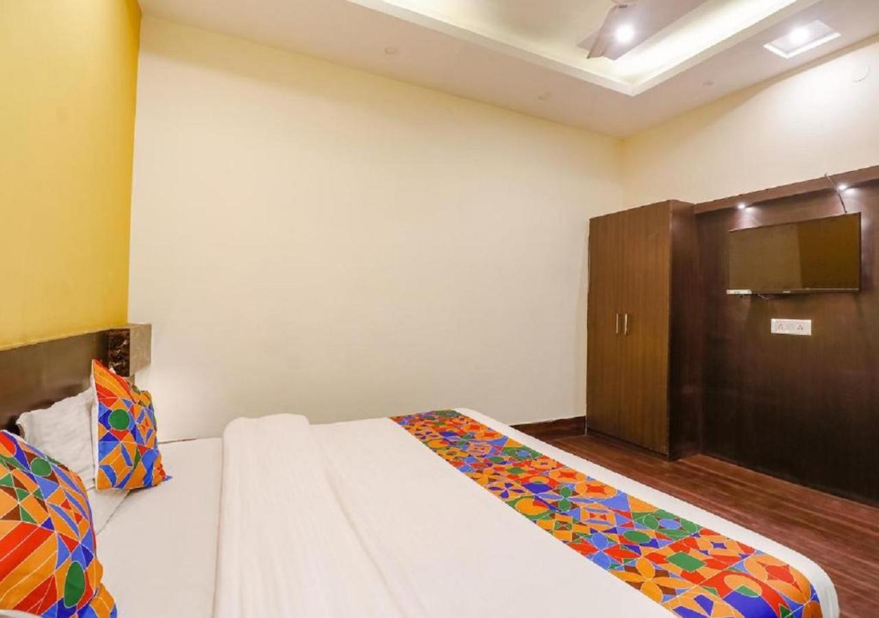 Hotel Ambika Dx Gwalior Exteriör bild